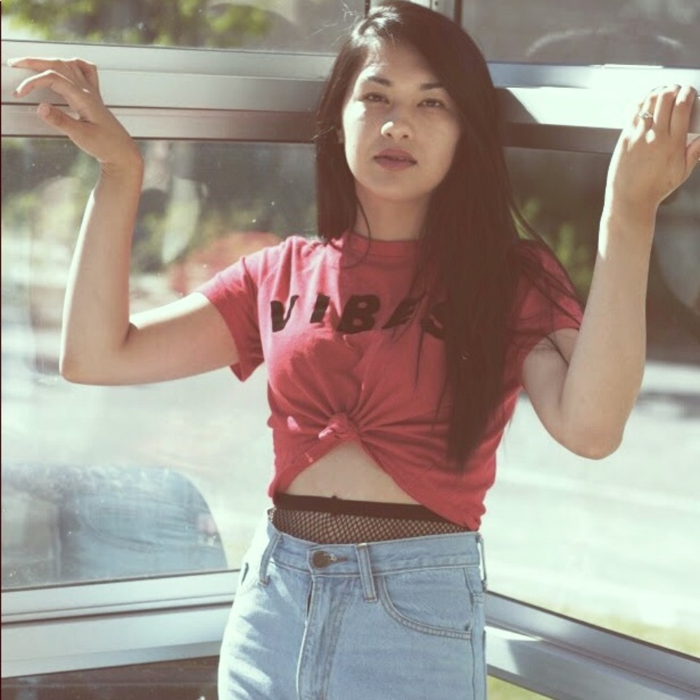 “Vibes” Croptop - Picture 1 of 3